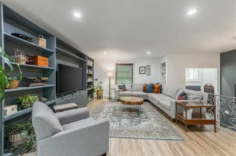 8726 W 104th Street, Overland Park, KS 66212