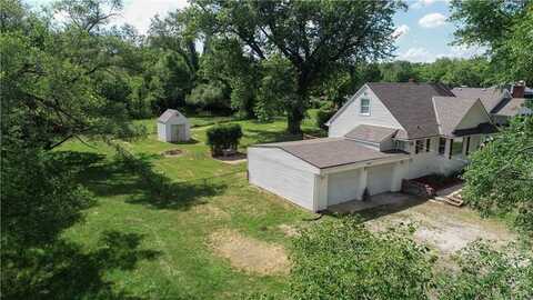 6610 NW Waukomis Drive, Kansas City, MO 64151