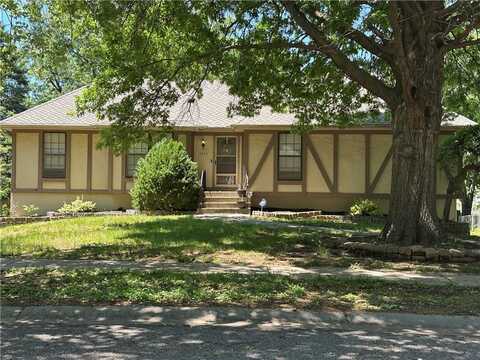 7916 Bradshaw Street, Lenexa, KS 66215