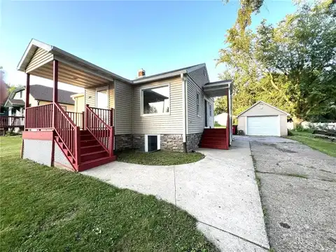 345 5th Street SW, Plainview, MN 55964