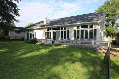 946 Emerald Hills Dr S, Arnolds Park, IA 51331