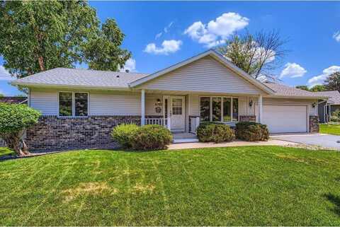 6780 Upper 28th Street N, Oakdale, MN 55128
