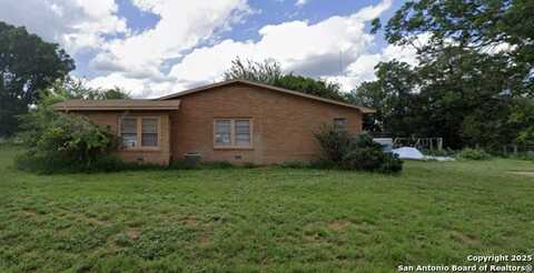 720 S Walnut ST, Pearsall, TX 78061
