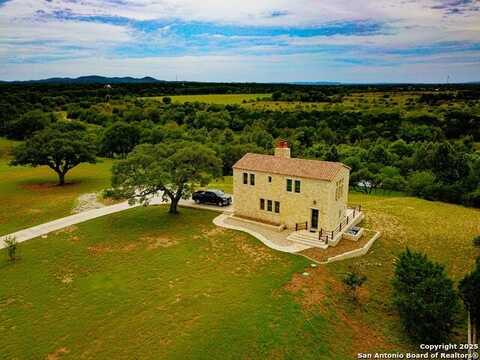 925 Martingale Trail, Bandera, TX 78003