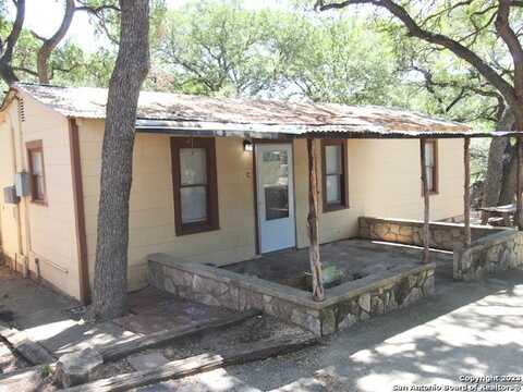 12095 Park Road 37, Lakehills, TX 78063