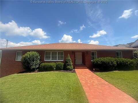 317 3rd Street W, Madison, WV 25130