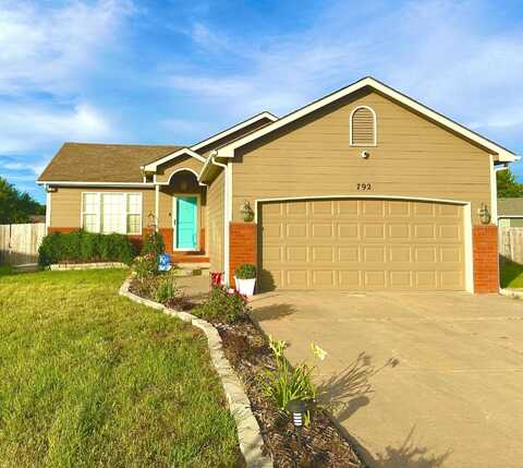 792 E Greenwood Ct, Haysville, KS 67060