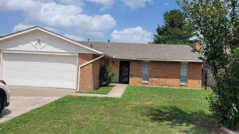 1707 NW 67th St, Lawton, OK 73505