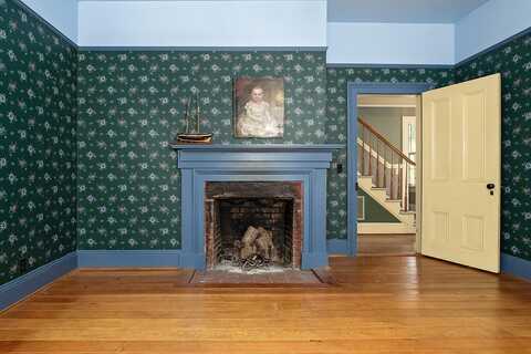 220 8th Street, Jacksonville, OR 97530