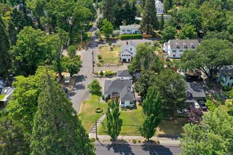 1332 E Main Street, Medford, OR 97504