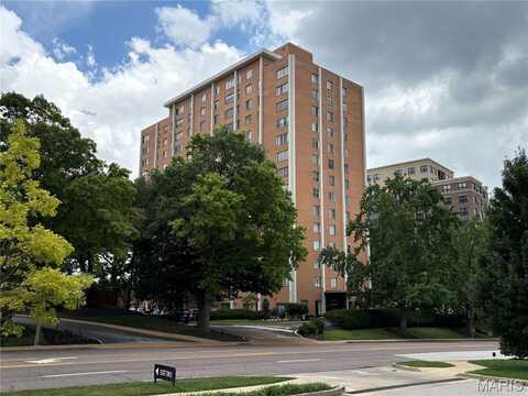 900 S Hanley Road, Clayton, MO 63105