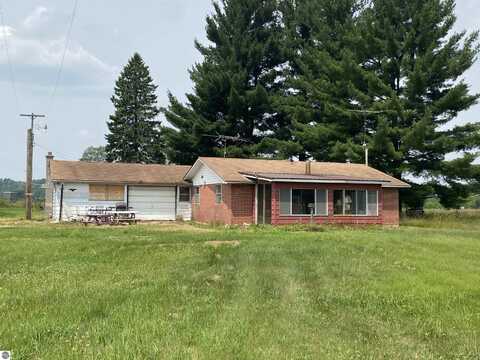5740 McCauley Road, Alger, MI 48610