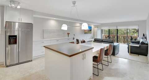 800 NE 195th St, Miami, FL 33179