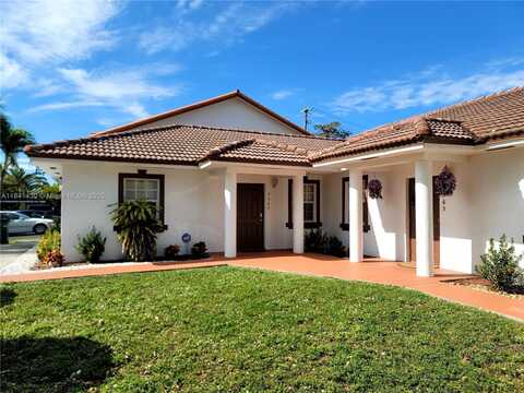 7565 N Augusta Dr, Hialeah, FL 33015