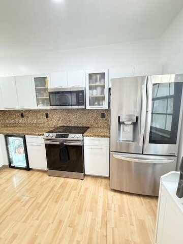 5610 NW 114th Pl, Doral, FL 33178
