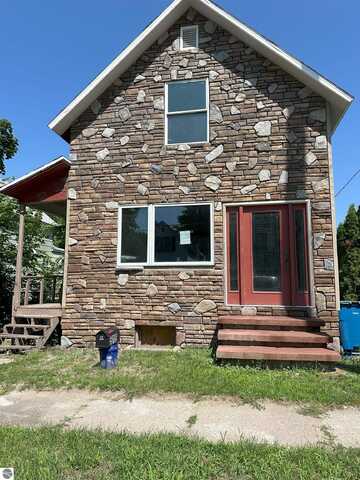 519 Davis Street, Manistee, MI 49660