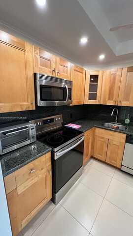 20500 W COUNTRY CLUB DR, Aventura, FL 33180