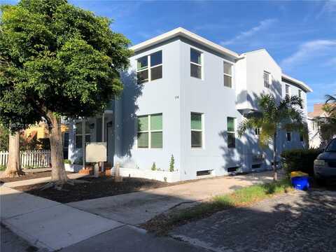 114 S M St, Lake Worth, FL 33460