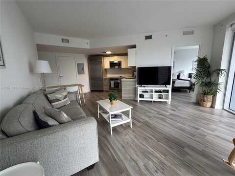 1300 Brickell Bay Dr, Miami, FL 33131
