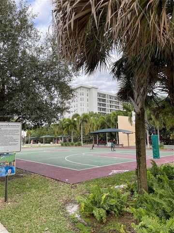 555 Oaks Ln, Pompano Beach, FL 33069