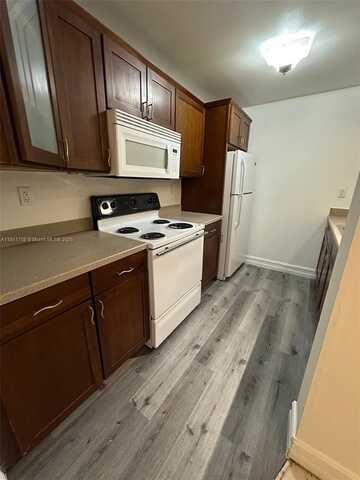7075 NW 186th St, Hialeah, FL 33015