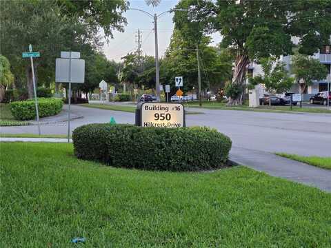 950 Hillcrest Dr, Hollywood, FL 33021