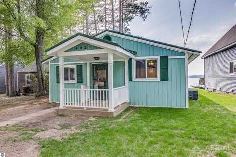 4829 Kokosing Road, Hale, MI 48739