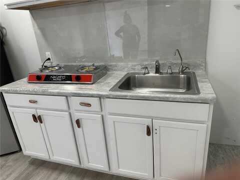 8480 NW 14th St, Pembroke Pines, FL 33024