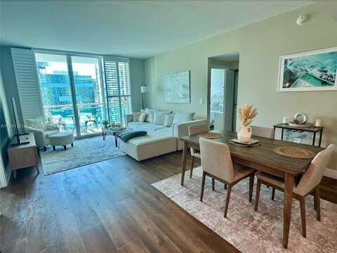 950 Brickell Bay Dr, Miami, FL 33131