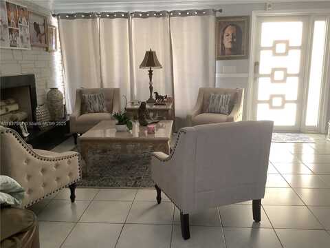 7170 SW 9th St, Pembroke Pines, FL 33023