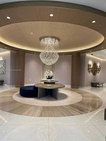 888 Brickell Key Dr, Miami, FL 33131