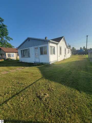 1780 S Riverside Drive, Au Gres, MI 48703