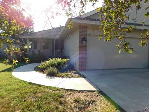 3348 SW McClure CT, Topeka, KS 66614