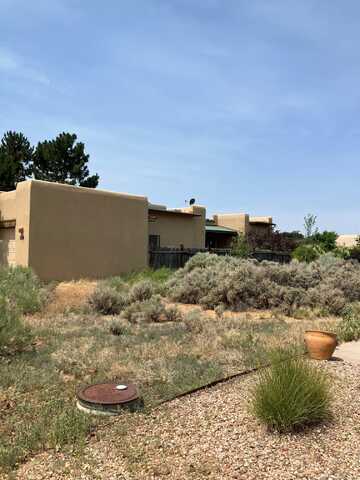 104 Vista Lane, Taos, NM 87571