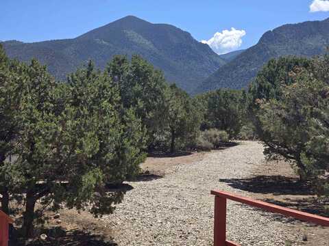 30 Dulcimer Road, Questa, NM 87556