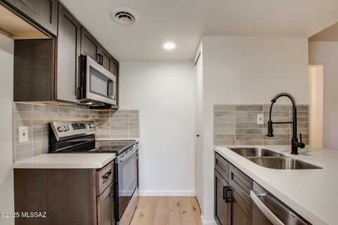 1620 N Wilmot Road, Tucson, AZ 85712