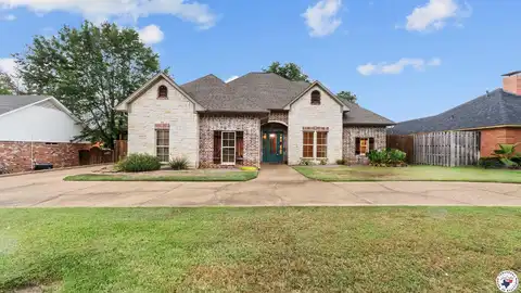 3306 Williamsburg Ln., Texarkana, TX 75503