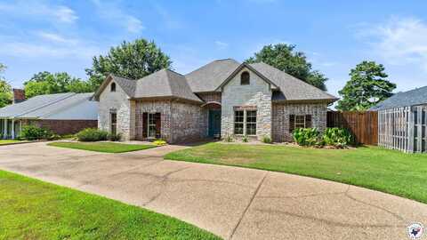 3306 Williamsburg Ln., Texarkana, TX 75503