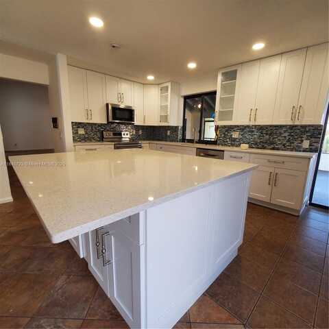 2159 Baton Rouge, Weston, FL 33326