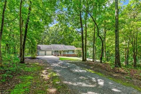 1122 Red Oak Drive, Walnut Cove, NC 27052