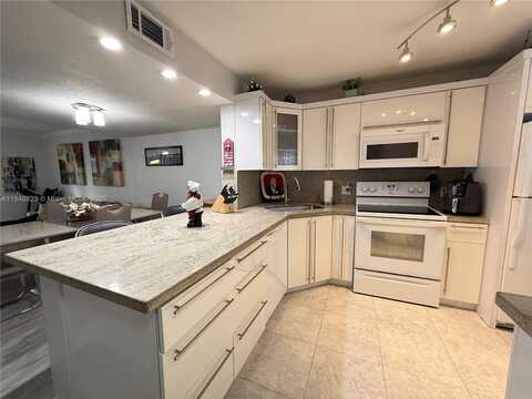 11 Olive Dr, Hialeah, FL 33010