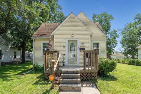 219 Center Street, Waterloo, IA 50703