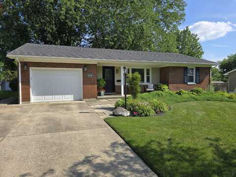 858 Crestview Drive, Bellefontaine, OH 43311
