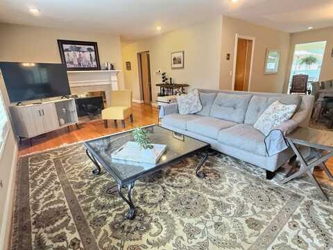 5974 Timberbrook Ln, Columbus, OH 43228