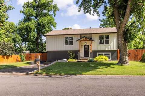 712 SW 3rd ST, Bentonville, AR 72712