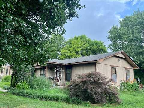 748 Ed Moore LN, Fayetteville, AR 72704