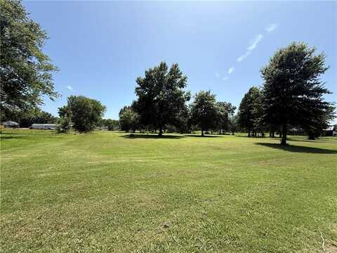 500 W HICKORY ST, Stilwell, OK 74960