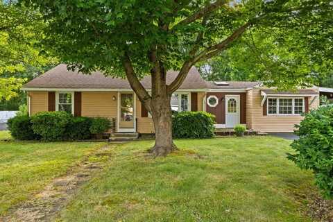 12 Oak Ter, Bellingham, MA 02019