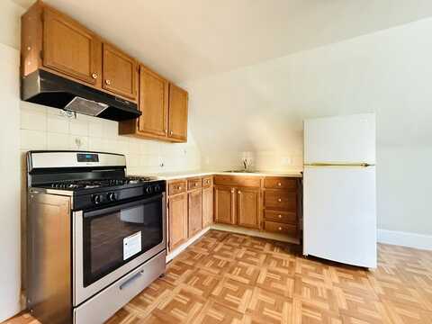 35 Kingston St, Somerville, MA 02144