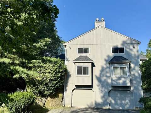 14 Duchess Path, Uxbridge, MA 01569